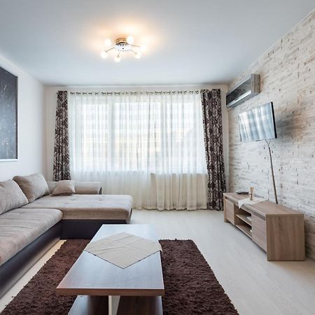 Magnificent Location With Iconic Scenery - Sala Palatului Bucharest Luaran gambar