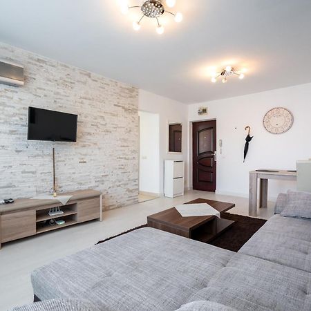 Magnificent Location With Iconic Scenery - Sala Palatului Bucharest Luaran gambar