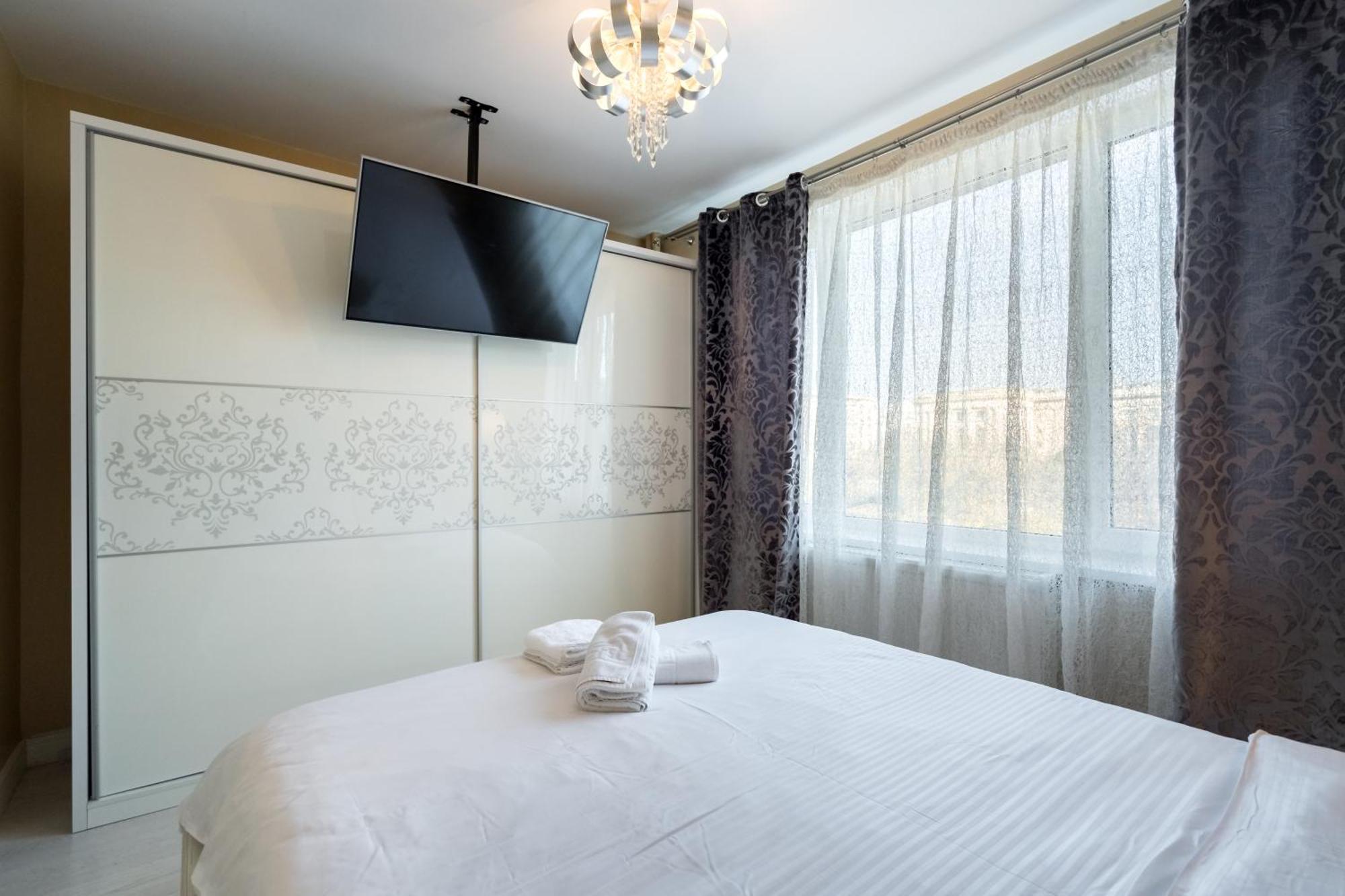 Magnificent Location With Iconic Scenery - Sala Palatului Bucharest Luaran gambar