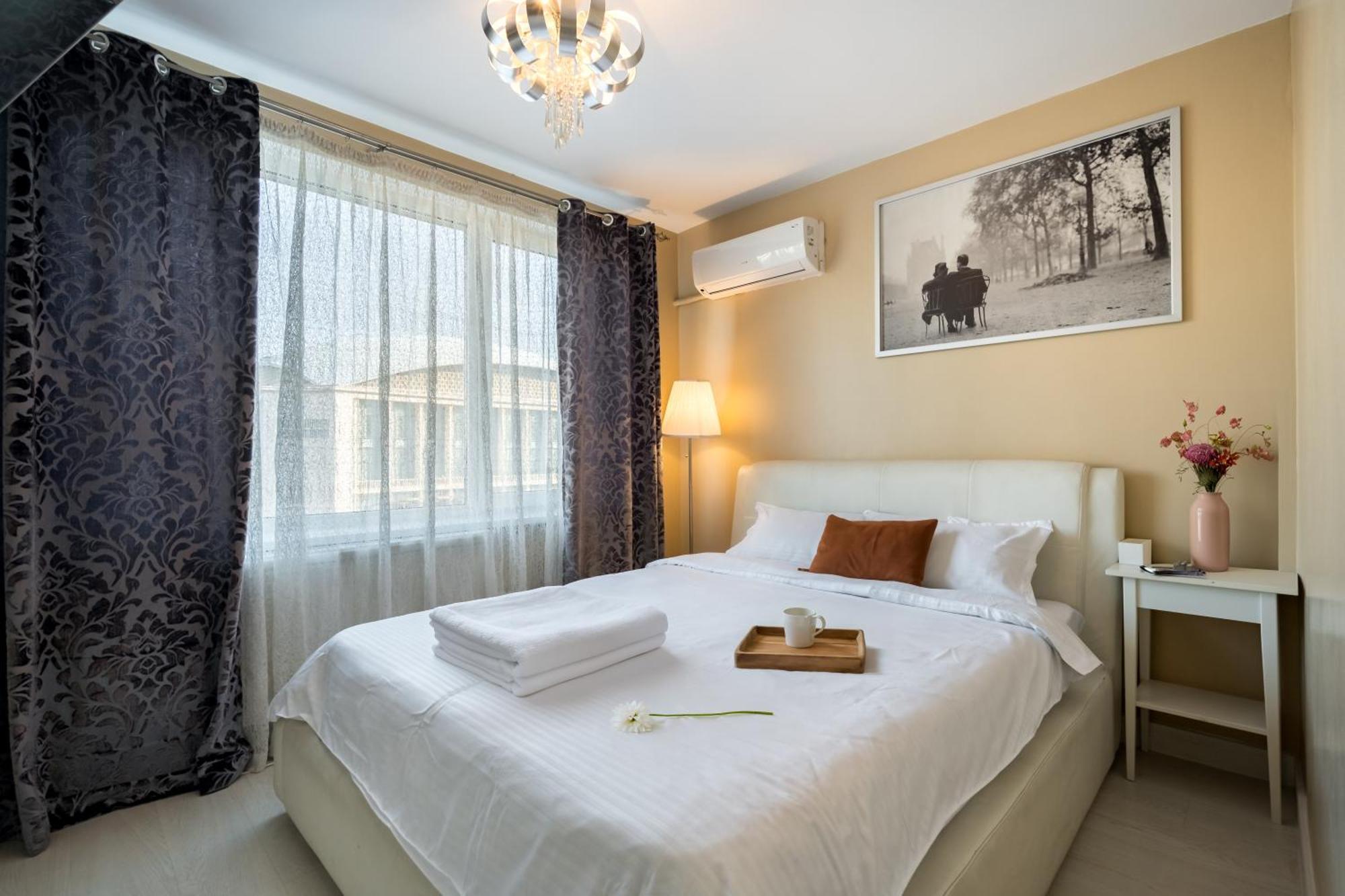Magnificent Location With Iconic Scenery - Sala Palatului Bucharest Luaran gambar