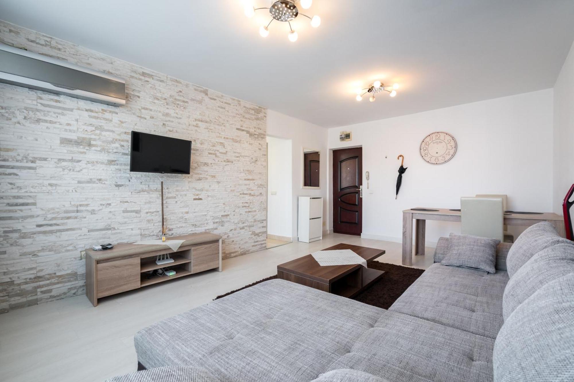 Magnificent Location With Iconic Scenery - Sala Palatului Bucharest Luaran gambar