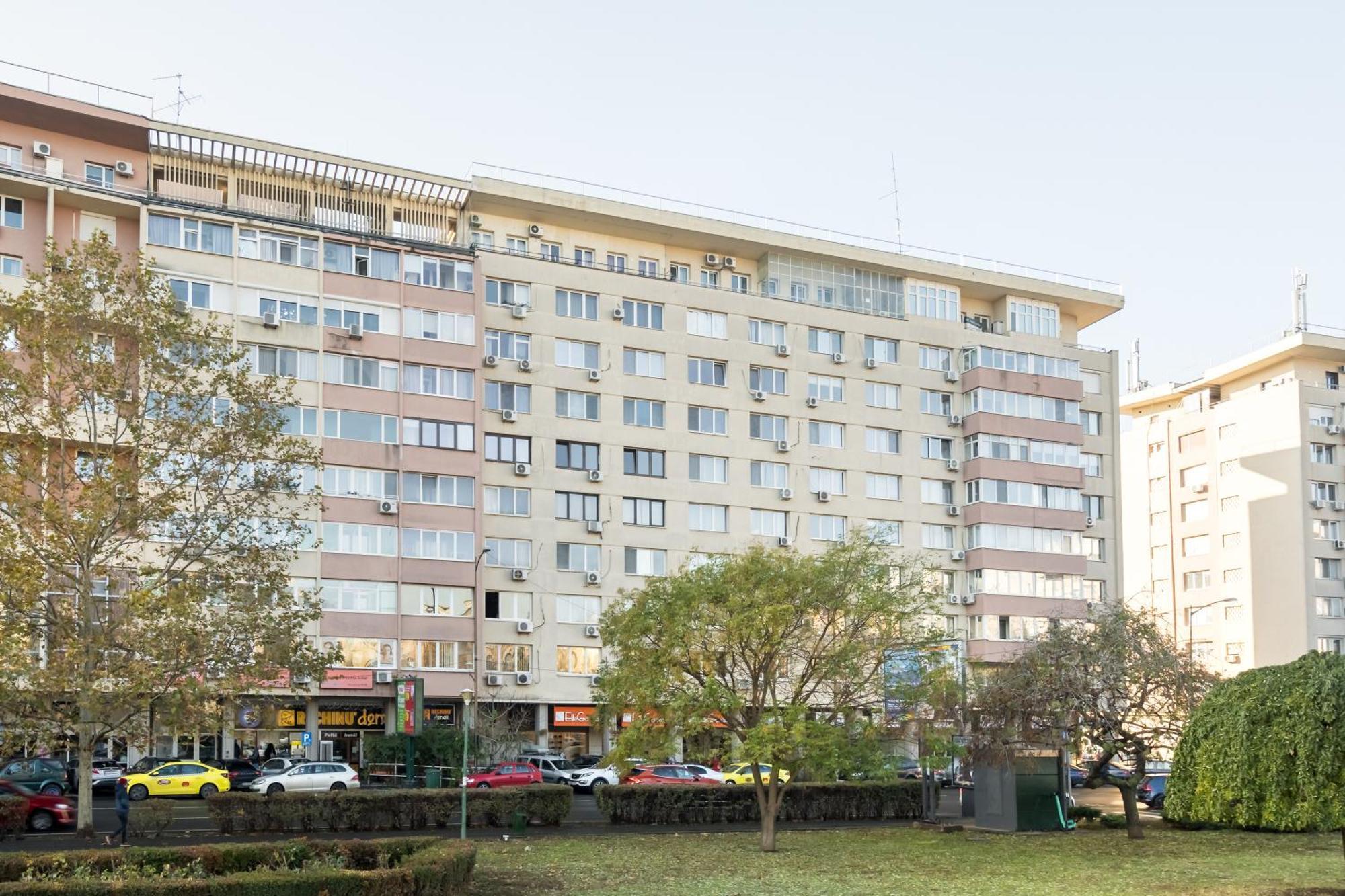Magnificent Location With Iconic Scenery - Sala Palatului Bucharest Luaran gambar