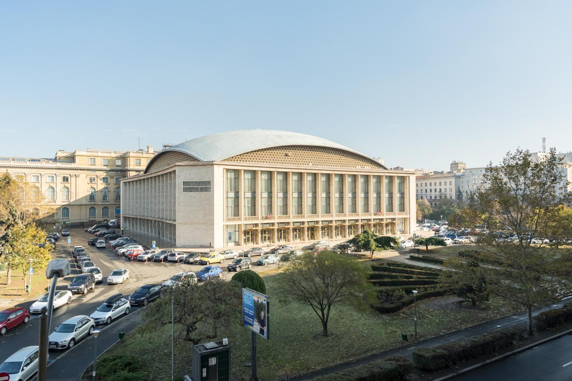 Magnificent Location With Iconic Scenery - Sala Palatului Bucharest Luaran gambar