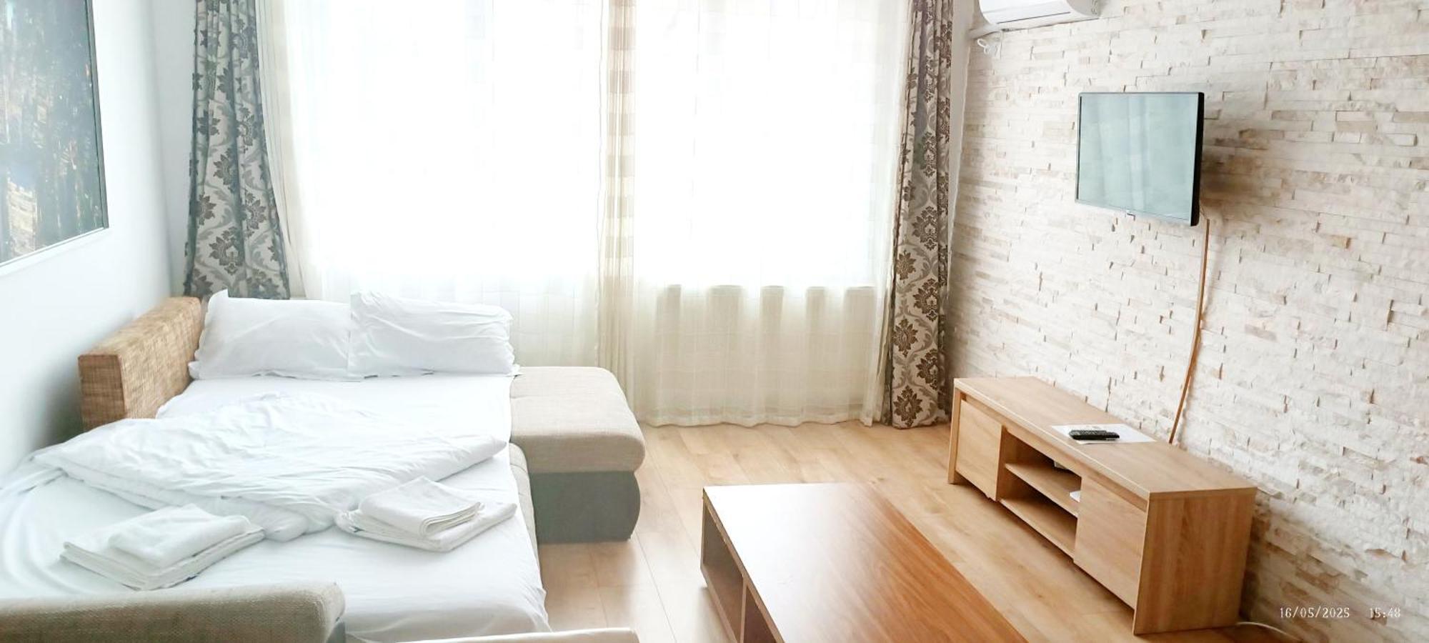 Magnificent Location With Iconic Scenery - Sala Palatului Bucharest Luaran gambar